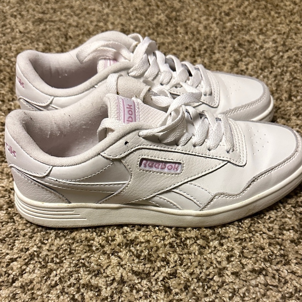 Reebok Court Advance White Sneakers with Pink Details sz 6